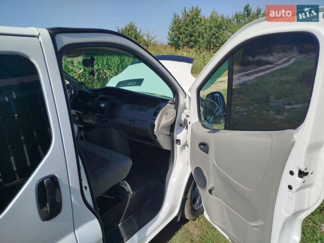 Белый Рено Трафик, объемом двигателя 2 л и пробегом 317 тыс. км за 10500 $, фото 17 на Automoto.ua