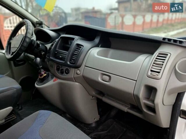 Білий Рено Трафік, об'ємом двигуна 2 л та пробігом 390 тис. км за 9500 $, фото 27 на Automoto.ua