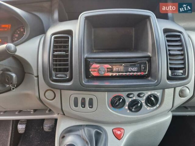 Белый Рено Трафик, объемом двигателя 2 л и пробегом 224 тыс. км за 11999 $, фото 15 на Automoto.ua