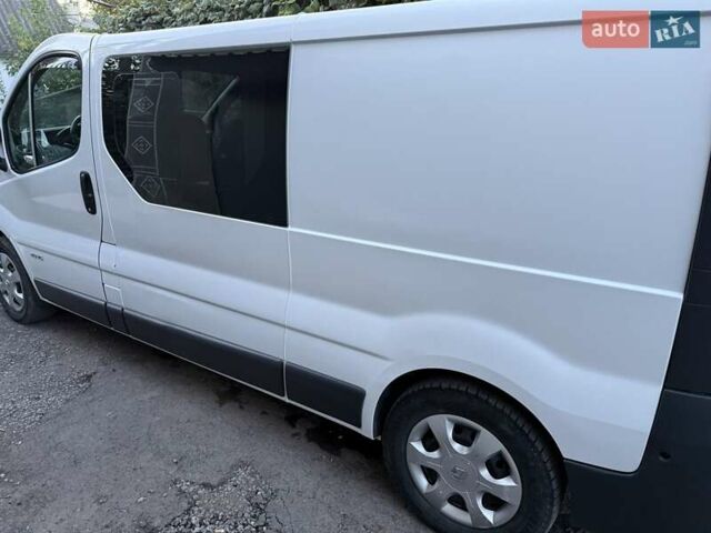 Белый Рено Трафик, объемом двигателя 2 л и пробегом 255 тыс. км за 14500 $, фото 4 на Automoto.ua
