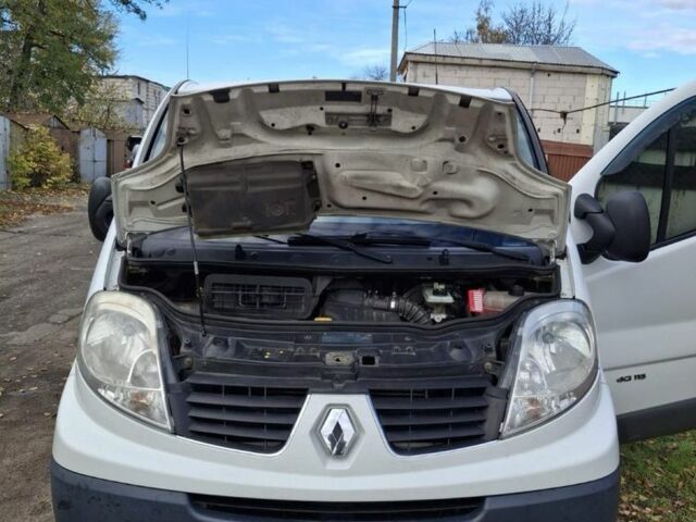 Белый Рено Трафик, объемом двигателя 2 л и пробегом 420 тыс. км за 11000 $, фото 3 на Automoto.ua