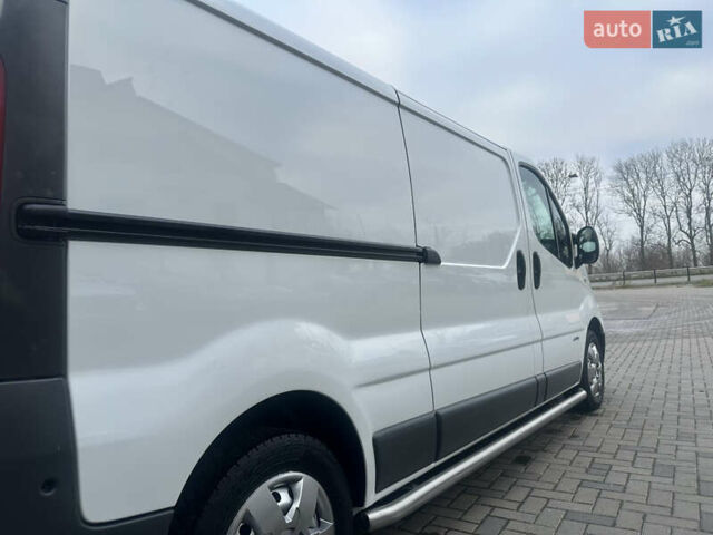 Белый Рено Трафик, объемом двигателя 2 л и пробегом 189 тыс. км за 13600 $, фото 25 на Automoto.ua