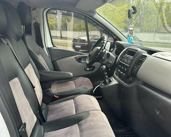 Белый Рено Трафик, объемом двигателя 1.6 л и пробегом 223 тыс. км за 13749 $, фото 20 на Automoto.ua