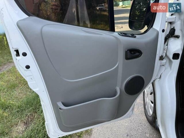 Білий Рено Трафік, об'ємом двигуна 2 л та пробігом 250 тис. км за 8500 $, фото 11 на Automoto.ua