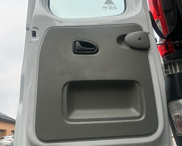 Белый Рено Трафик, объемом двигателя 2 л и пробегом 189 тыс. км за 13600 $, фото 44 на Automoto.ua