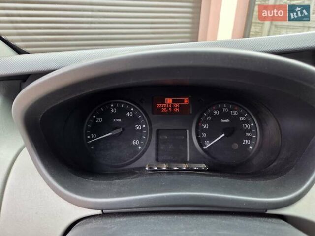 Білий Рено Трафік, об'ємом двигуна 2 л та пробігом 238 тис. км за 13900 $, фото 11 на Automoto.ua