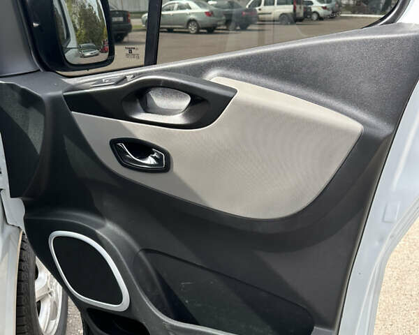 Белый Рено Трафик, объемом двигателя 1.6 л и пробегом 223 тыс. км за 13749 $, фото 23 на Automoto.ua