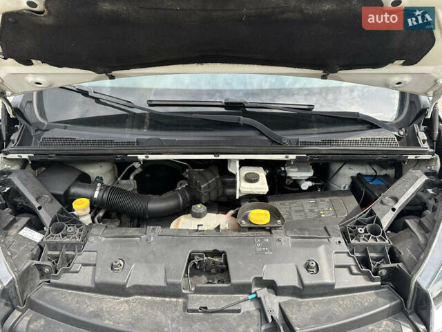 Белый Рено Трафик, объемом двигателя 1.6 л и пробегом 223 тыс. км за 13749 $, фото 44 на Automoto.ua