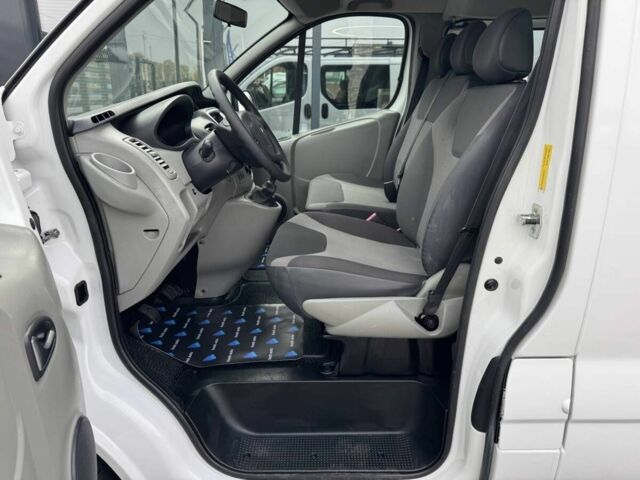 Белый Рено Трафик, объемом двигателя 2 л и пробегом 193 тыс. км за 15500 $, фото 19 на Automoto.ua