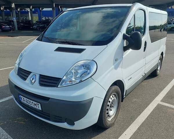 Белый Рено Трафик, объемом двигателя 2 л и пробегом 340 тыс. км за 15100 $, фото 1 на Automoto.ua