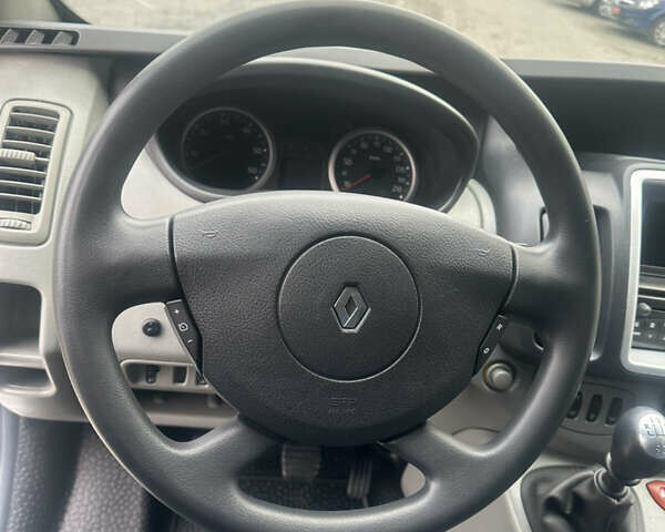 Белый Рено Трафик, объемом двигателя 2 л и пробегом 189 тыс. км за 13600 $, фото 63 на Automoto.ua