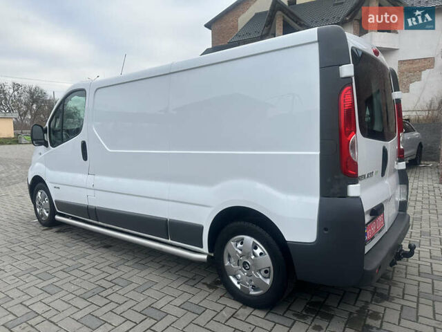 Белый Рено Трафик, объемом двигателя 2 л и пробегом 189 тыс. км за 13600 $, фото 4 на Automoto.ua