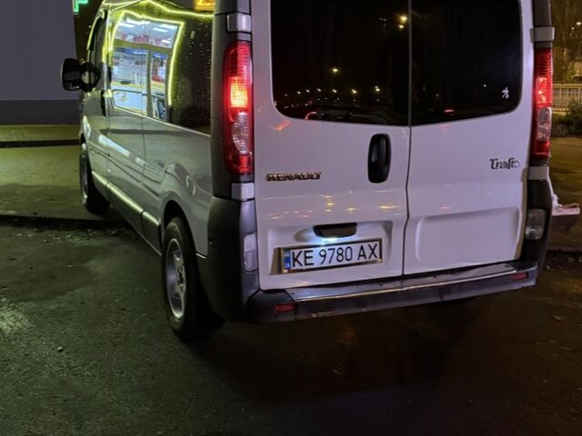 Белый Рено Трафик, объемом двигателя 2 л и пробегом 355 тыс. км за 8800 $, фото 3 на Automoto.ua