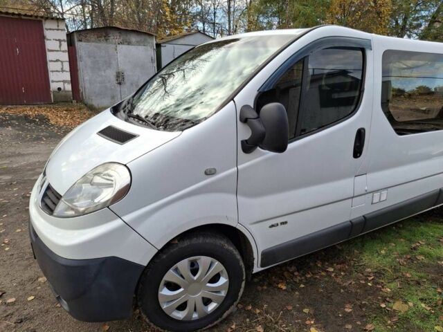 Белый Рено Трафик, объемом двигателя 2 л и пробегом 420 тыс. км за 11000 $, фото 1 на Automoto.ua