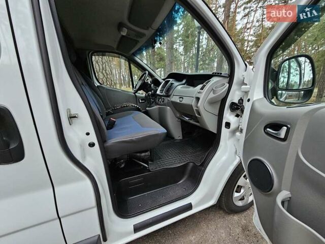 Белый Рено Трафик, объемом двигателя 2 л и пробегом 249 тыс. км за 15000 $, фото 38 на Automoto.ua