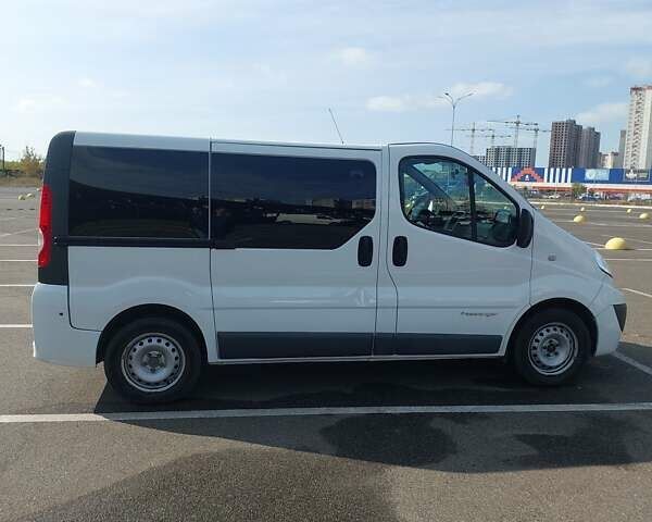 Белый Рено Трафик, объемом двигателя 2 л и пробегом 340 тыс. км за 15100 $, фото 5 на Automoto.ua