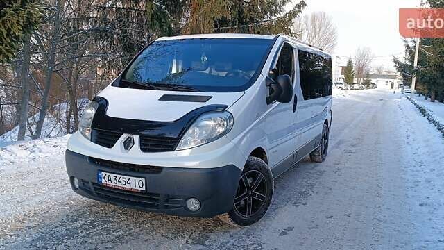 Белый Рено Трафик, объемом двигателя 2 л и пробегом 363 тыс. км за 13350 $, фото 2 на Automoto.ua
