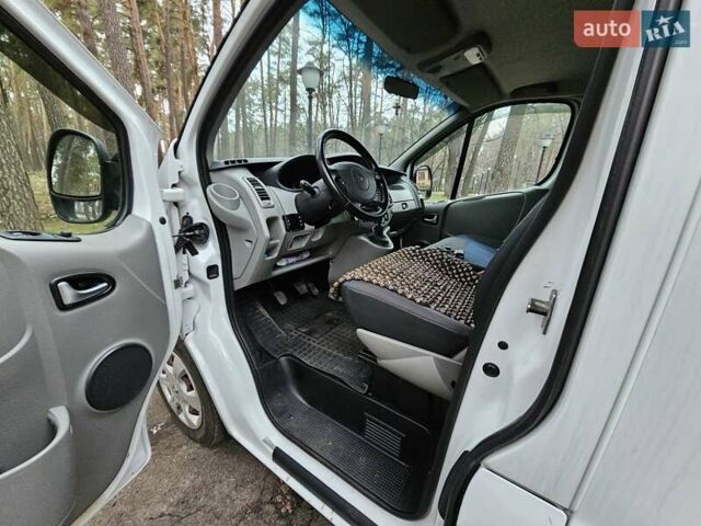 Білий Рено Трафік, об'ємом двигуна 2 л та пробігом 249 тис. км за 16000 $, фото 32 на Automoto.ua