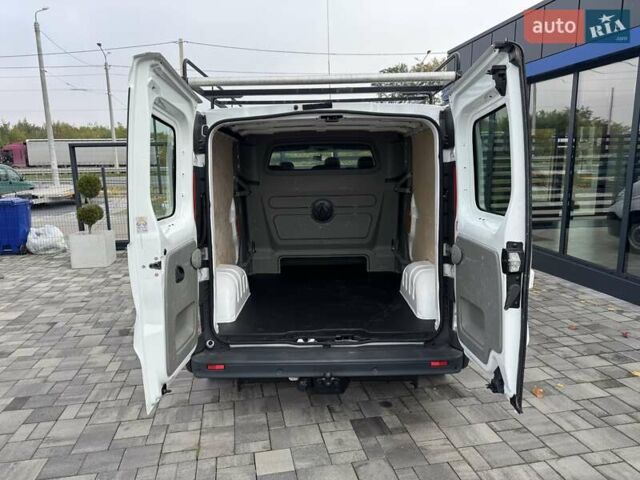 Белый Рено Трафик, объемом двигателя 2 л и пробегом 193 тыс. км за 15750 $, фото 23 на Automoto.ua