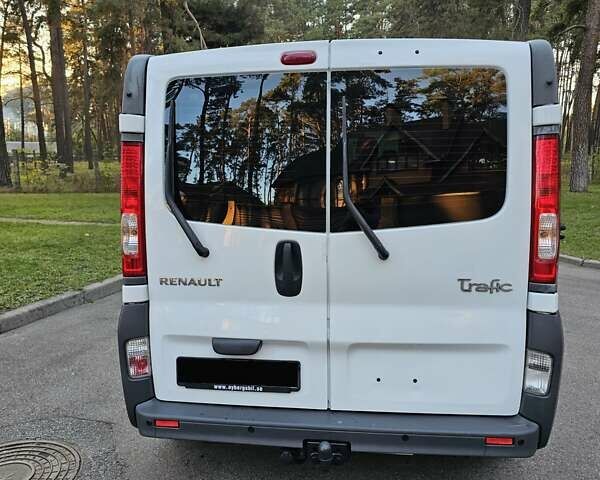 Белый Рено Трафик, объемом двигателя 2 л и пробегом 249 тыс. км за 15000 $, фото 19 на Automoto.ua
