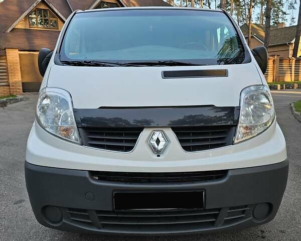 Білий Рено Трафік, об'ємом двигуна 2 л та пробігом 249 тис. км за 16000 $, фото 2 на Automoto.ua