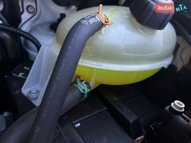 Білий Рено Трафік, об'ємом двигуна 2 л та пробігом 243 тис. км за 13200 $, фото 19 на Automoto.ua