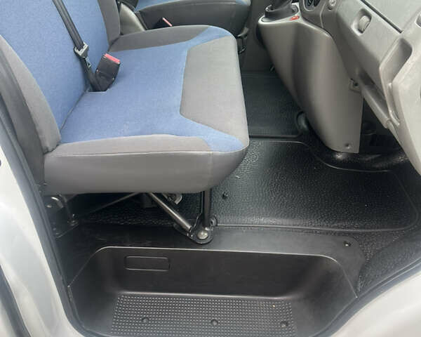 Белый Рено Трафик, объемом двигателя 2 л и пробегом 189 тыс. км за 13600 $, фото 54 на Automoto.ua