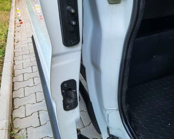 Білий Рено Трафік, об'ємом двигуна 2 л та пробігом 283 тис. км за 14700 $, фото 127 на Automoto.ua