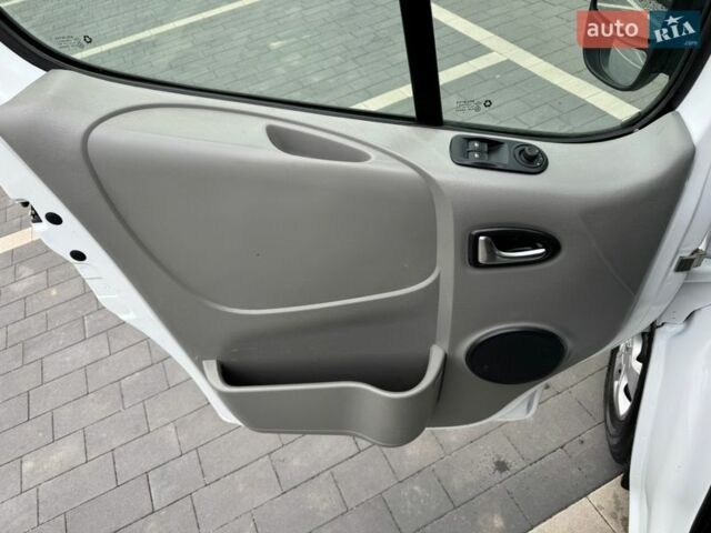 Білий Рено Трафік, об'ємом двигуна 2 л та пробігом 285 тис. км за 14850 $, фото 29 на Automoto.ua