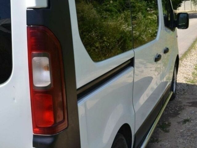 Белый Рено Трафик, объемом двигателя 1.6 л и пробегом 237 тыс. км за 15995 $, фото 11 на Automoto.ua