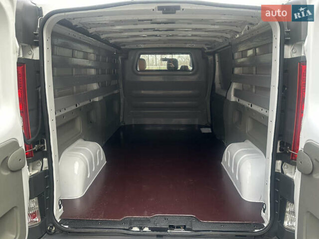 Белый Рено Трафик, объемом двигателя 2 л и пробегом 189 тыс. км за 13600 $, фото 37 на Automoto.ua