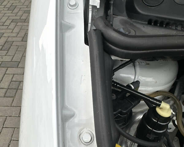 Белый Рено Трафик, объемом двигателя 2 л и пробегом 189 тыс. км за 13600 $, фото 76 на Automoto.ua