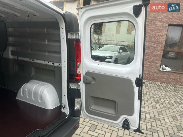 Белый Рено Трафик, объемом двигателя 2 л и пробегом 189 тыс. км за 13600 $, фото 40 на Automoto.ua