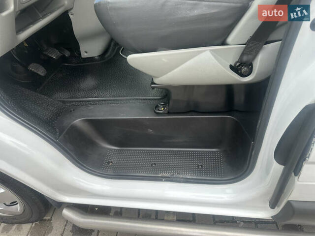 Белый Рено Трафик, объемом двигателя 2 л и пробегом 189 тыс. км за 13600 $, фото 60 на Automoto.ua