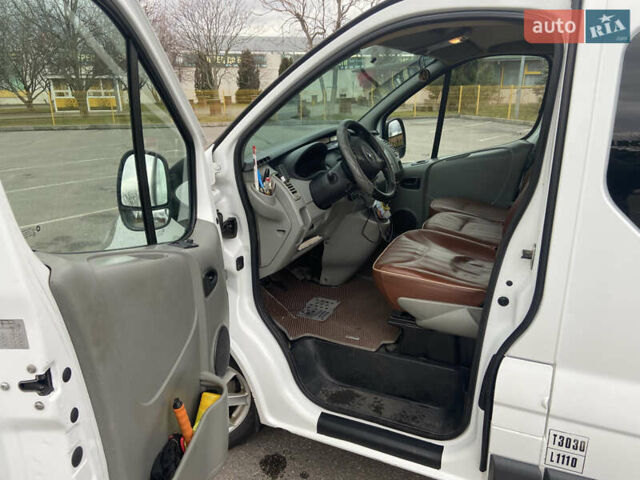 Белый Рено Трафик, объемом двигателя 2 л и пробегом 267 тыс. км за 13200 $, фото 12 на Automoto.ua
