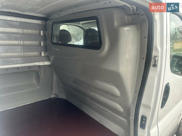 Белый Рено Трафик, объемом двигателя 2 л и пробегом 189 тыс. км за 13600 $, фото 34 на Automoto.ua