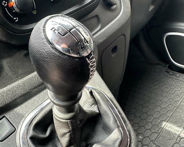 Белый Рено Трафик, объемом двигателя 1.6 л и пробегом 223 тыс. км за 13749 $, фото 39 на Automoto.ua