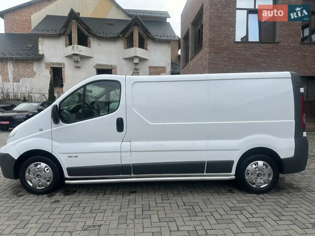 Белый Рено Трафик, объемом двигателя 2 л и пробегом 189 тыс. км за 13600 $, фото 3 на Automoto.ua