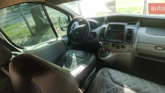 Белый Рено Трафик, объемом двигателя 2 л и пробегом 320 тыс. км за 15500 $, фото 2 на Automoto.ua