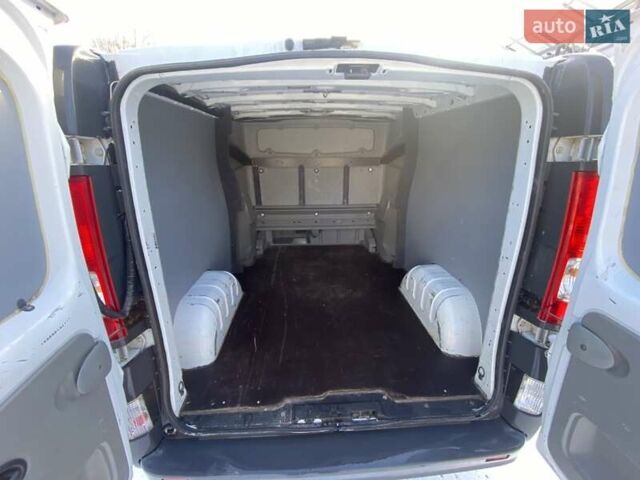 Белый Рено Трафик, объемом двигателя 2 л и пробегом 280 тыс. км за 13700 $, фото 11 на Automoto.ua