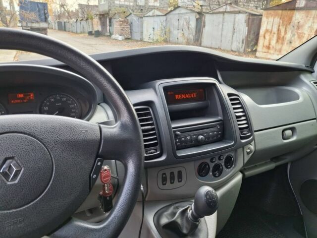 Белый Рено Трафик, объемом двигателя 2 л и пробегом 420 тыс. км за 11000 $, фото 5 на Automoto.ua