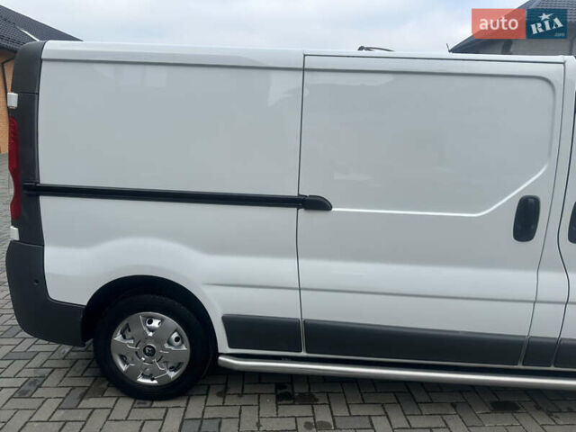 Белый Рено Трафик, объемом двигателя 2 л и пробегом 189 тыс. км за 13600 $, фото 15 на Automoto.ua