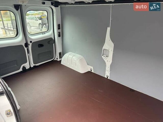 Белый Рено Трафик, объемом двигателя 2 л и пробегом 260 тыс. км за 13600 $, фото 12 на Automoto.ua