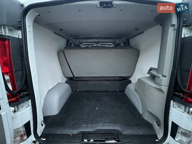 Белый Рено Трафик, объемом двигателя 2 л и пробегом 233 тыс. км за 12950 $, фото 12 на Automoto.ua