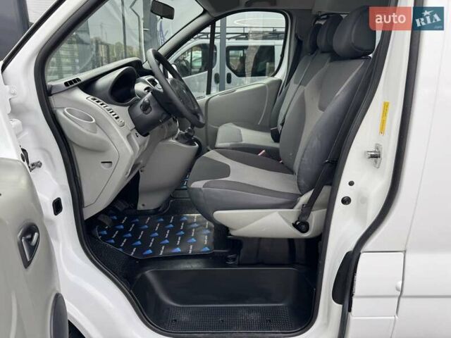 Белый Рено Трафик, объемом двигателя 2 л и пробегом 193 тыс. км за 15750 $, фото 19 на Automoto.ua