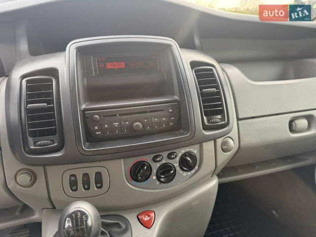 Белый Рено Трафик, объемом двигателя 2 л и пробегом 245 тыс. км за 8950 $, фото 11 на Automoto.ua