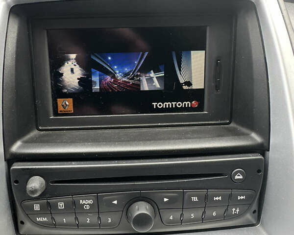 Белый Рено Трафик, объемом двигателя 2 л и пробегом 189 тыс. км за 13600 $, фото 81 на Automoto.ua