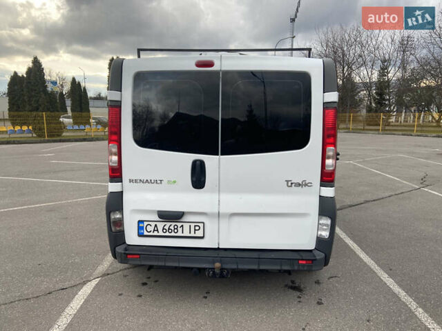 Белый Рено Трафик, объемом двигателя 2 л и пробегом 267 тыс. км за 13200 $, фото 4 на Automoto.ua