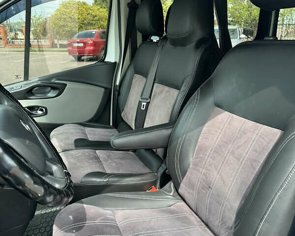 Белый Рено Трафик, объемом двигателя 1.6 л и пробегом 223 тыс. км за 13749 $, фото 13 на Automoto.ua