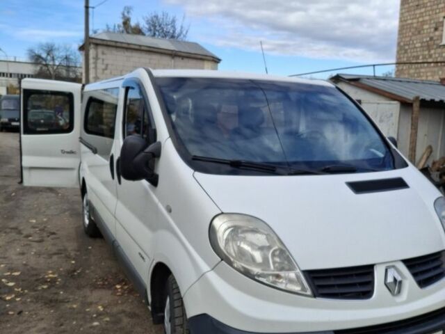 Белый Рено Трафик, объемом двигателя 2 л и пробегом 420 тыс. км за 11000 $, фото 2 на Automoto.ua